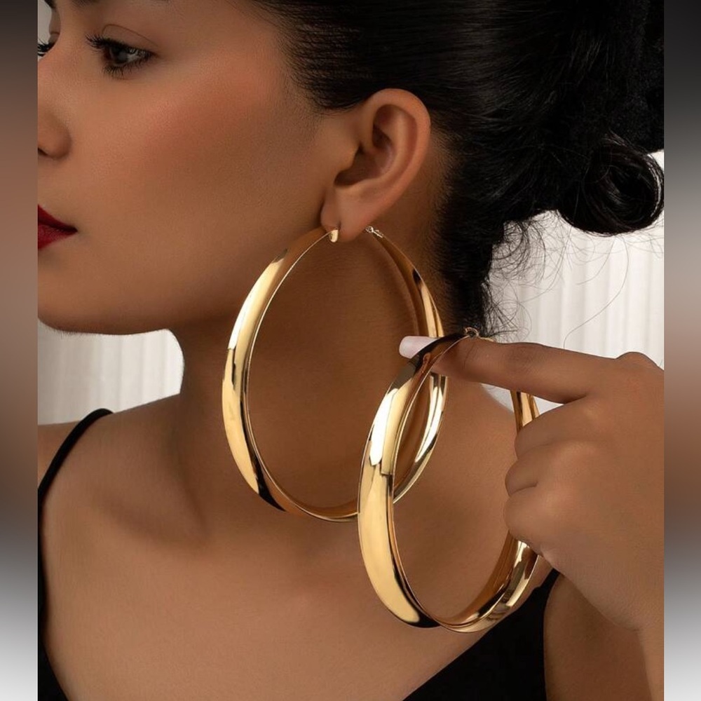 Elegant Gold Hoop Earrings - Picture 2 of 4